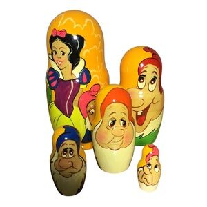 Set of 5 Snow White & the Seven Dwarfs Wooden Nesting Dolls Hand Painted Russia